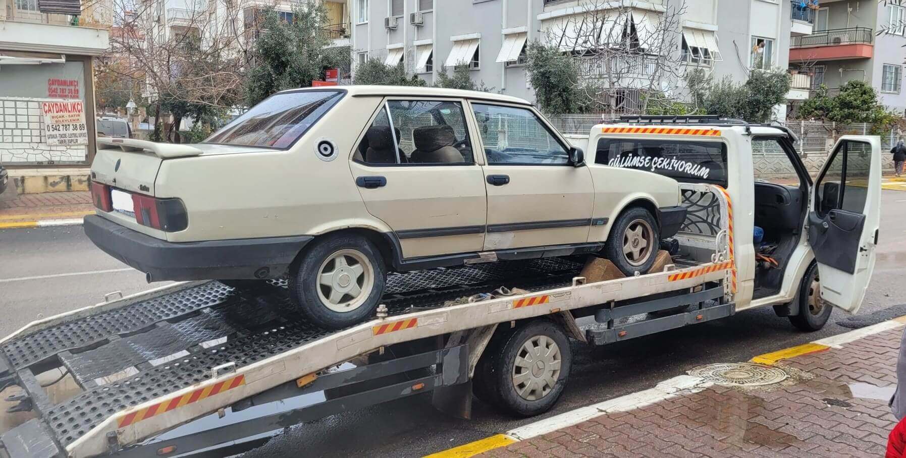 Antalya Acar Oto Çekici tarafından mahalle arasından alınan arızalı araç