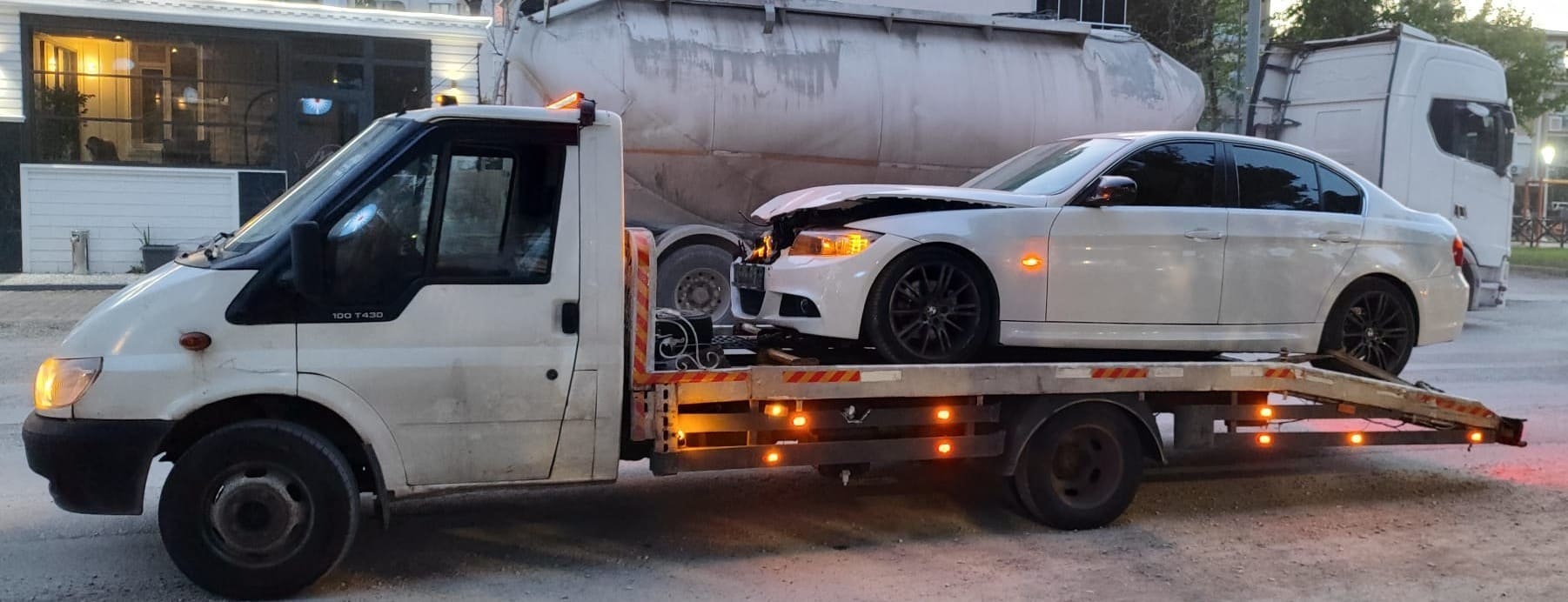 Antalya'da kaza sonrası hasarlı araç çekimi ve kurtarma hizmeti